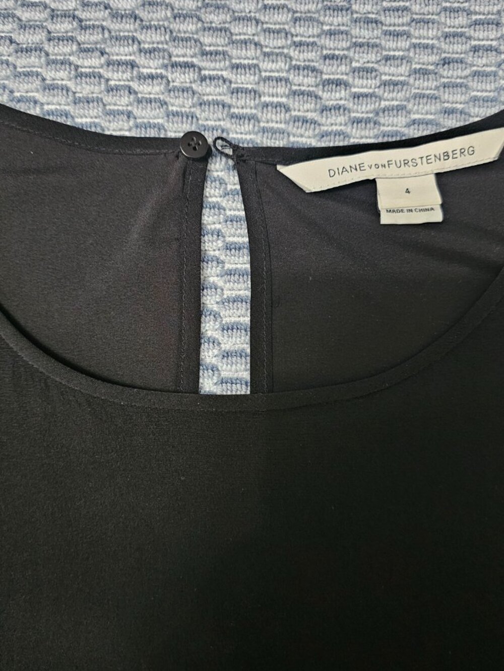 Diane Von Furstenberg Black 100% Silk "Bizzy" Wing Print Sheath Dress Size Small - Picture 4 of 8